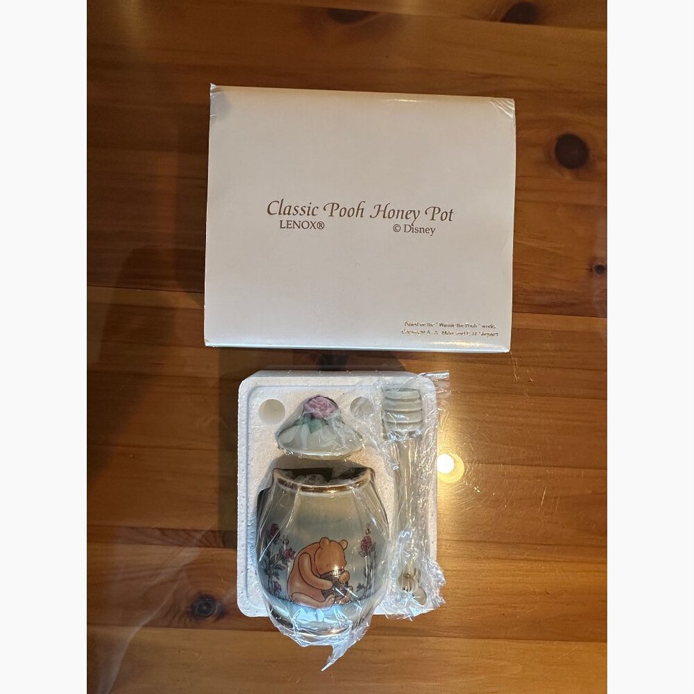 Disney by Lenox Winnie the Pooh Honey Pot